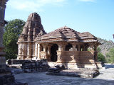 Sas-Bahu-Temple-4.jpg