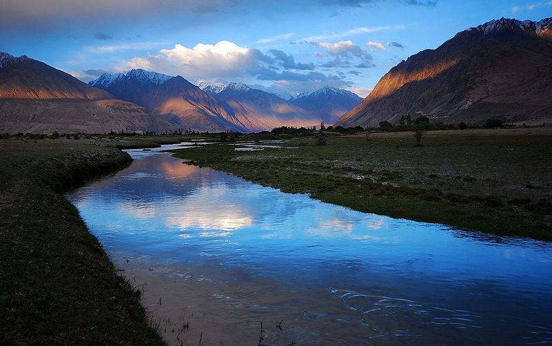 File:Shyok-River-Nubra-Valley.jpg