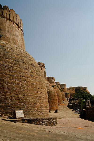 File:Kumbhalgarh-wall.jpg