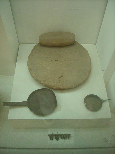 File:Harappa-Utensil-3.jpg