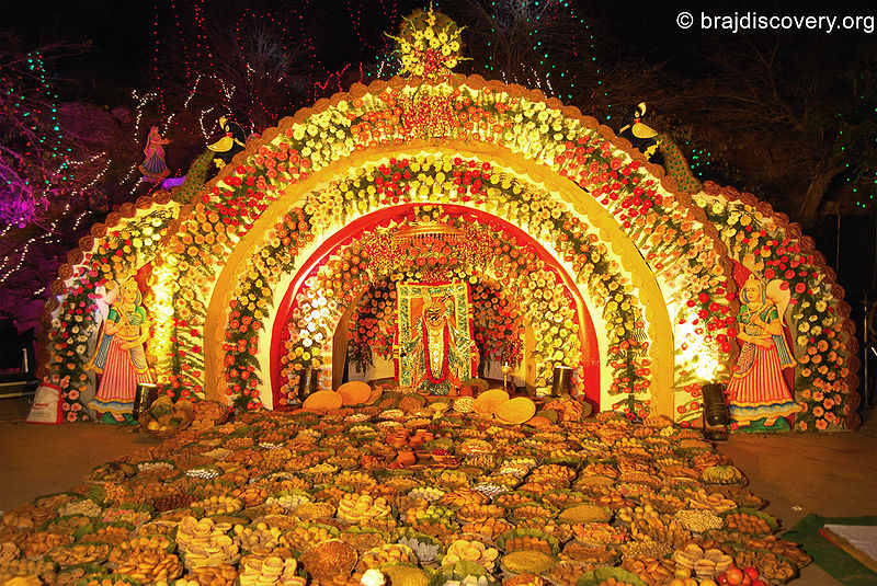 File:Girraj Ji Chappan Bhog Govardhan 2.jpg