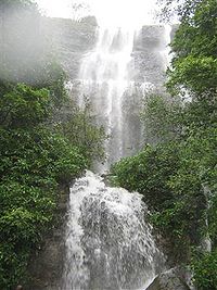 एक झरने का दृश्य, अंबोली