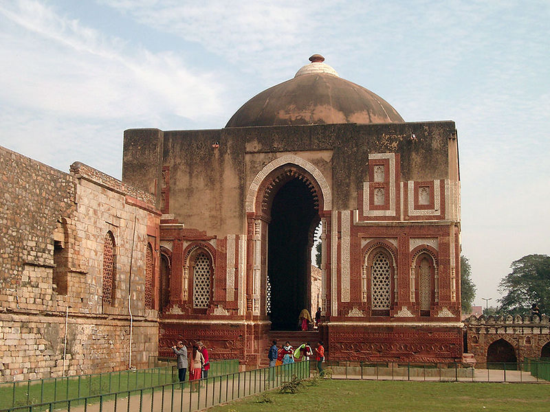 File:Quwwat-ul-islam-mosque-delhi-4.jpg
