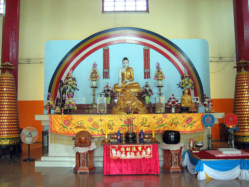File:Chinese-Buddhist-Temple-1.jpg