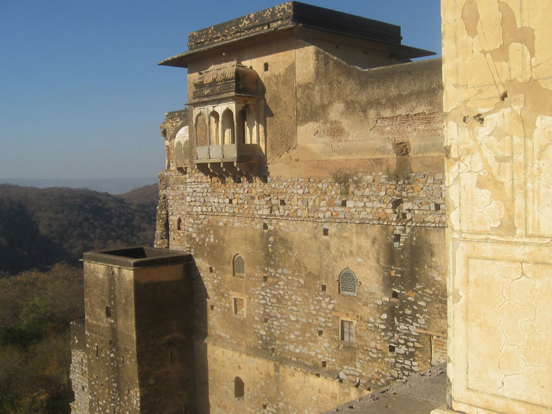 File:Bala-Quila-Alwar-2.jpg