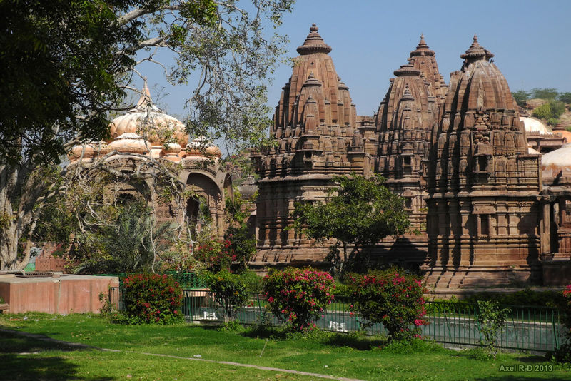 File:Mandore-Garden-Jodhpur.jpg