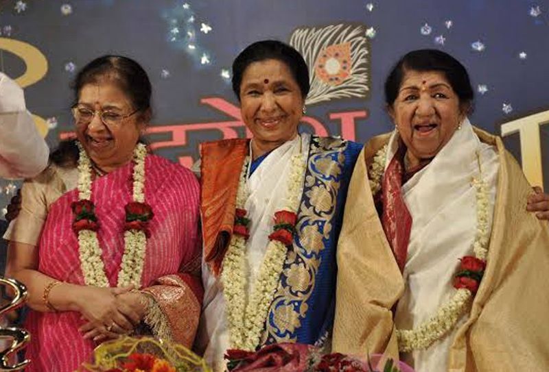 चित्र:Lata-Asha-and-Usha-Mangeshkar.jpg