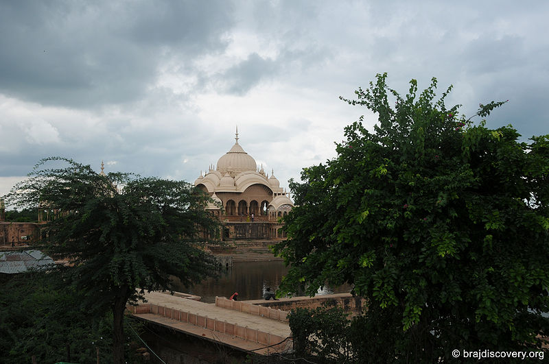 File:Kusum-Sarovar-9.jpg