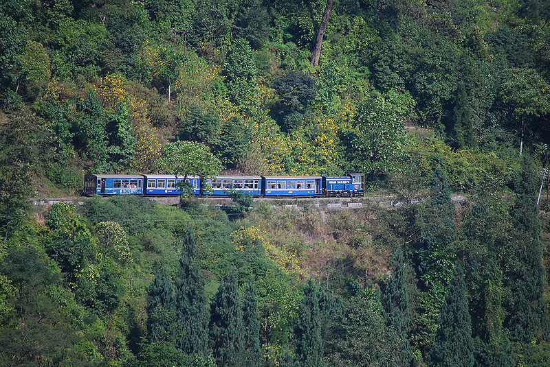 चित्र:Siliguri-Train.jpg