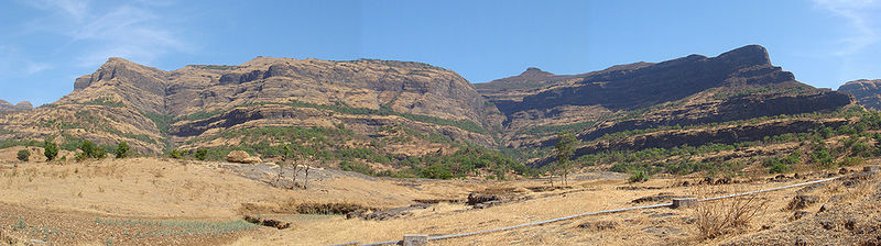 File:Kalsubai-Peak.jpg