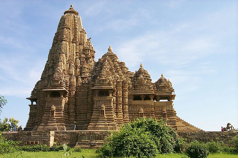 File:Kandariya Mahadeva temple.jpg