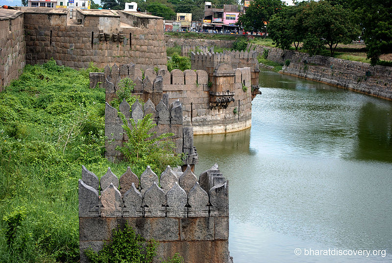 File:Vellore-Fort.jpg