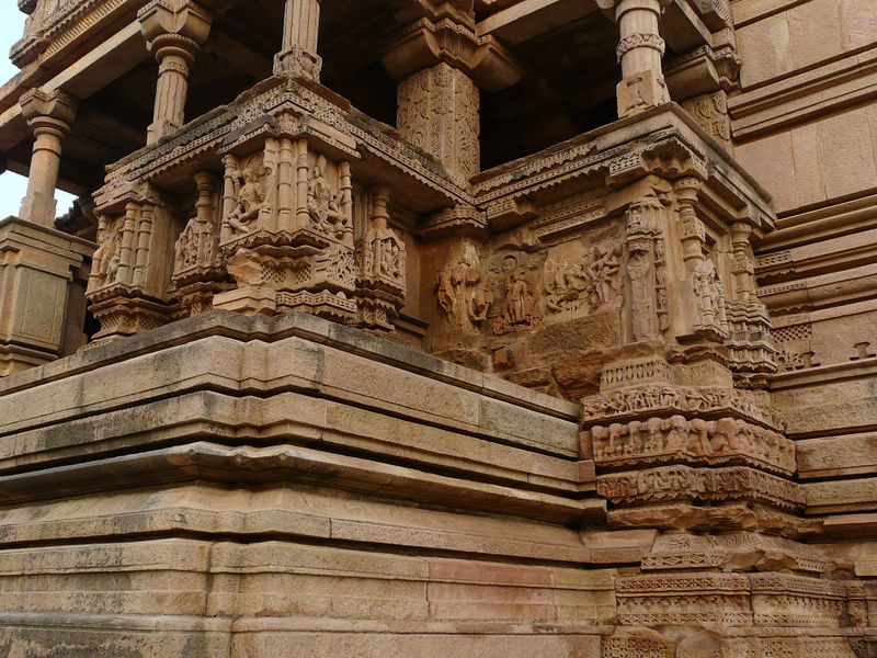 File:Saas-Bahu temple-7.jpg