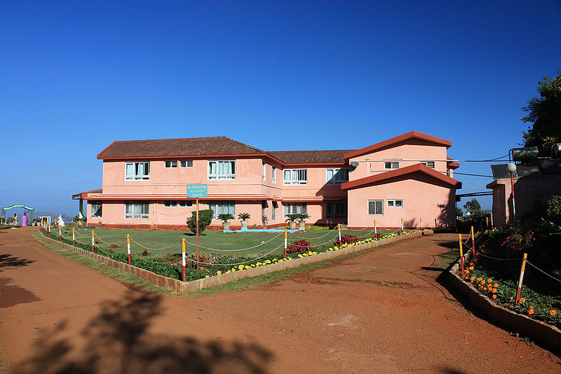 File:Raj-Bhavan-Guest-House-Kemmangundi.jpg