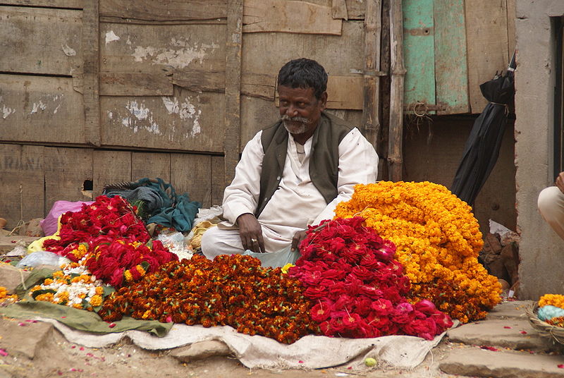File:Phool-Wala-Varanasi.jpg