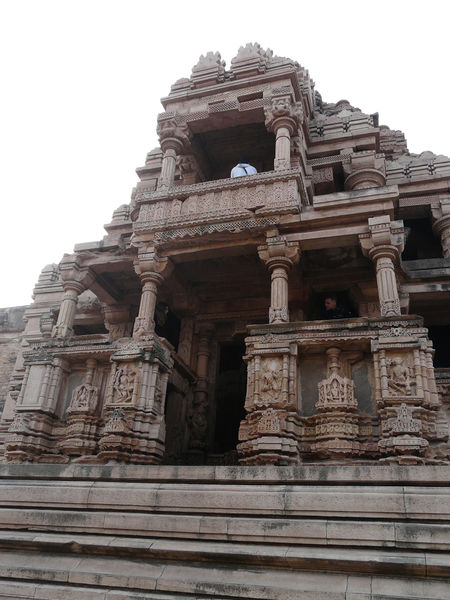 File:Saas-Bahu temple-10.jpg