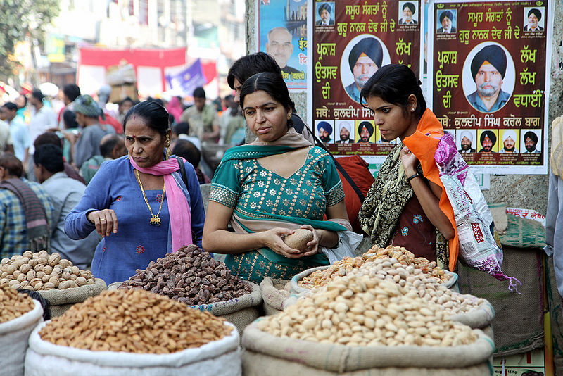 File:Market-Delhi-4.jpg