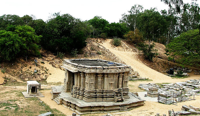 File:Maruleshwara-Temple-Talakad.jpg