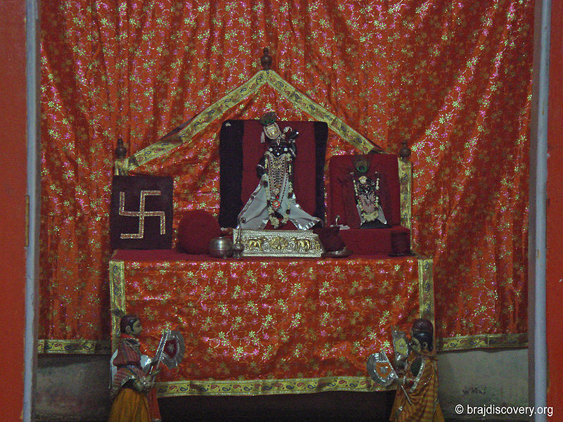 File:Goverdhan-nathji-mathura.jpg