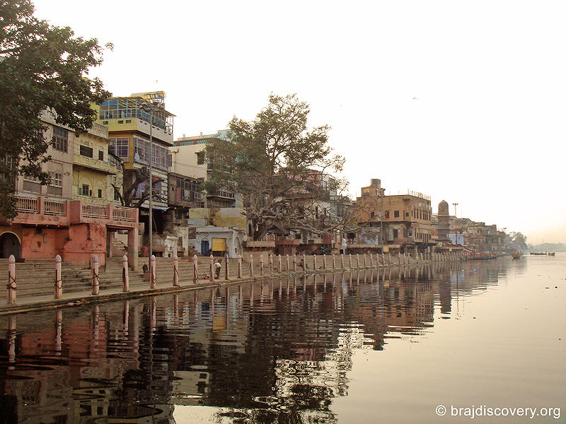 File:Ghats-of-Yamuna-4.jpg