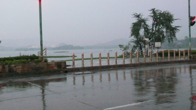 File:Powai-Lake-5.jpg