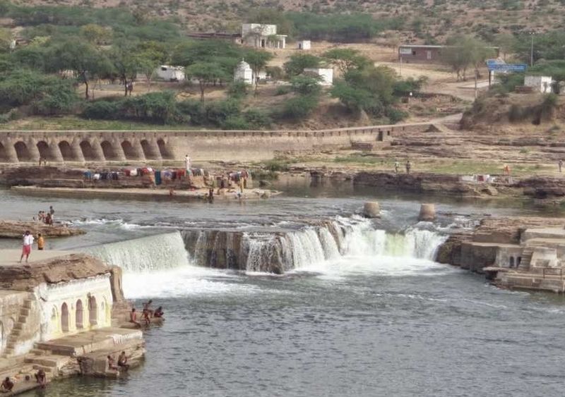 File:Sankua-Waterfall.jpg