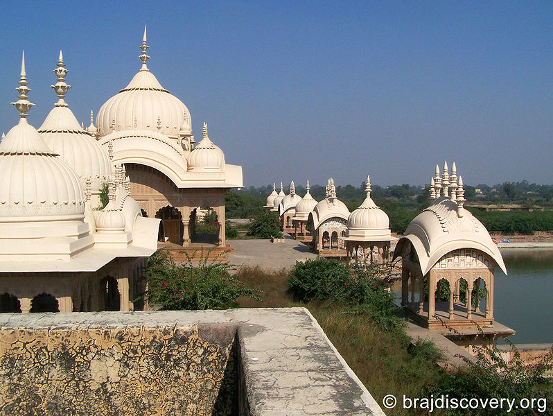 File:Kusum Sarovar Govardhan-18.jpg