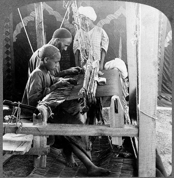 File:Shawl-Weavers-Kashmir.jpg