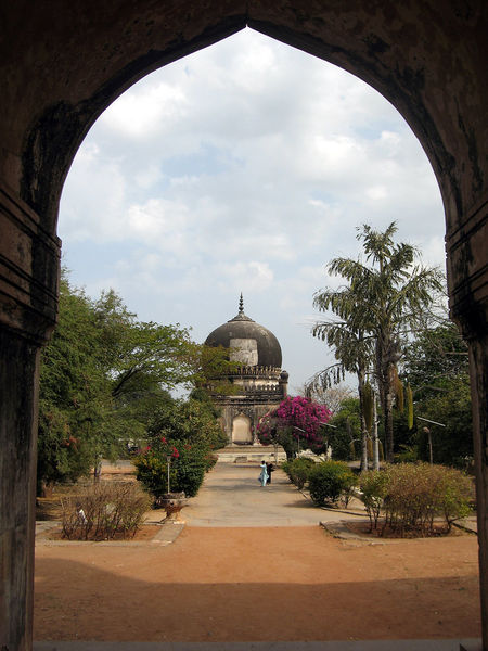 File:Qutb-Shahi-Tombs-Hyderabad-1.jpg