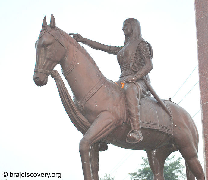चित्र:Ahilyabai-Holkar-Statue-Mathura-2.jpg