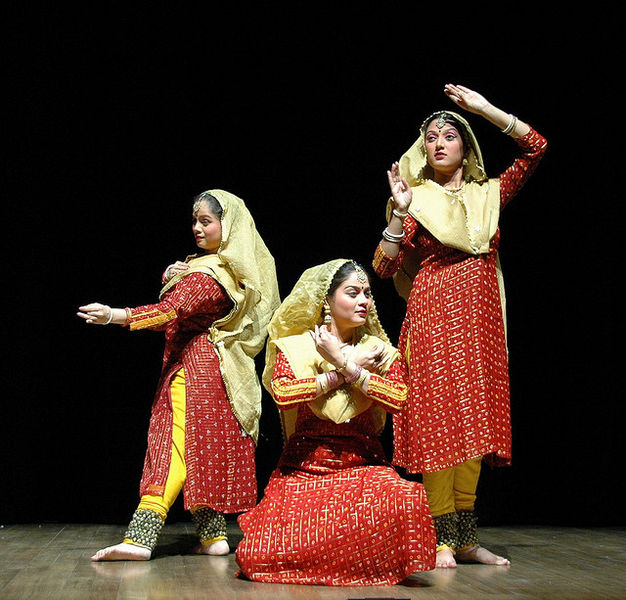 File:Kathak-Dance-1.jpg