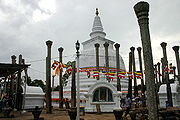 Stupe-Anuradhapura.jpg
