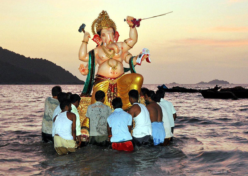 File:Ganpati-Visarjan.jpg