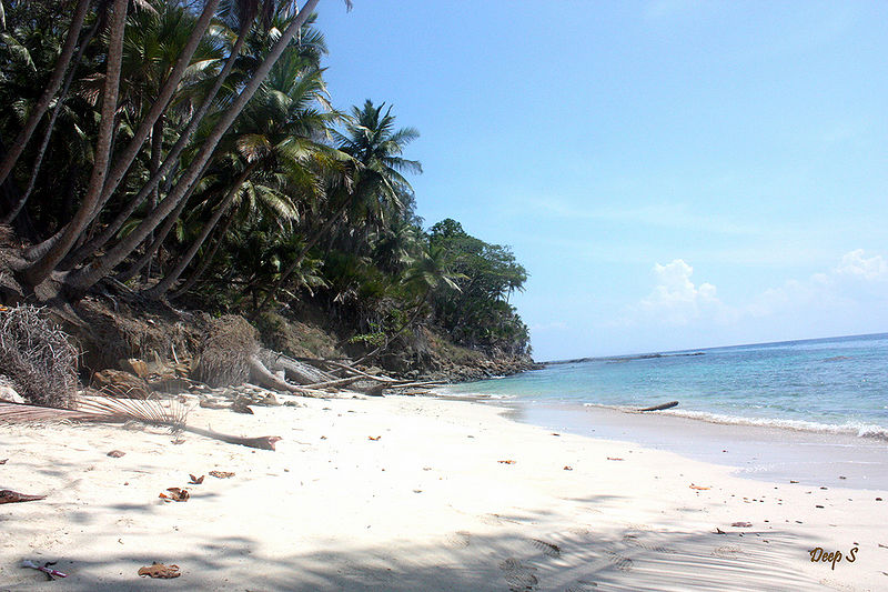 File:Ferar-Beach-Ross-Island-1.jpg