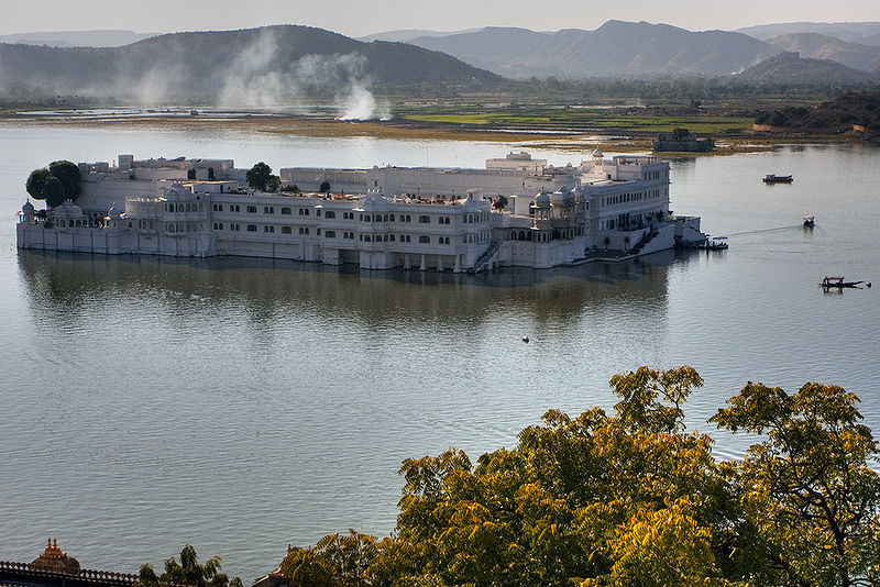 File:Lake-Palace-2.jpg