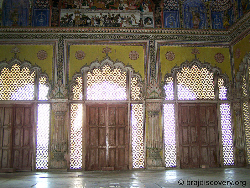 File:Kusum Sarovar Govardhan-24.jpg