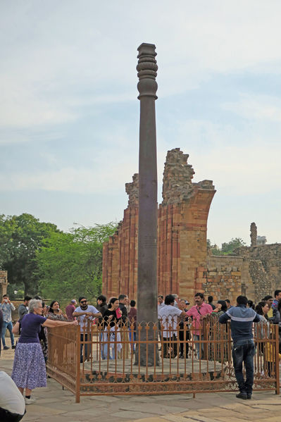 File:Quwwat-ul-islam-mosque-delhi-6.jpg