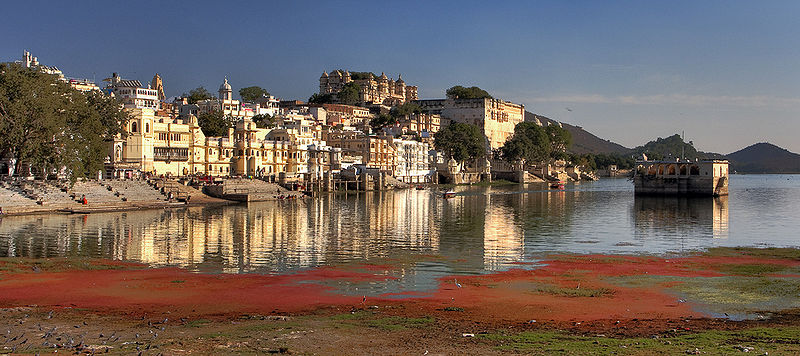 चित्र:Udaipur-Lake-1.jpg