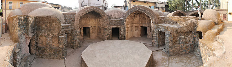 File:Akbari-Sarai-Burhanpur.jpg
