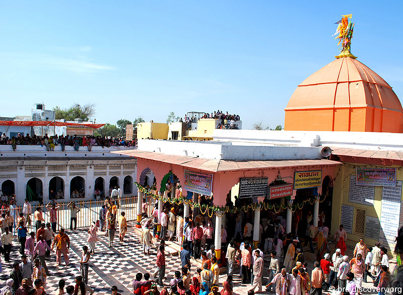File:Baldev-Holi-Mathura-8.jpg