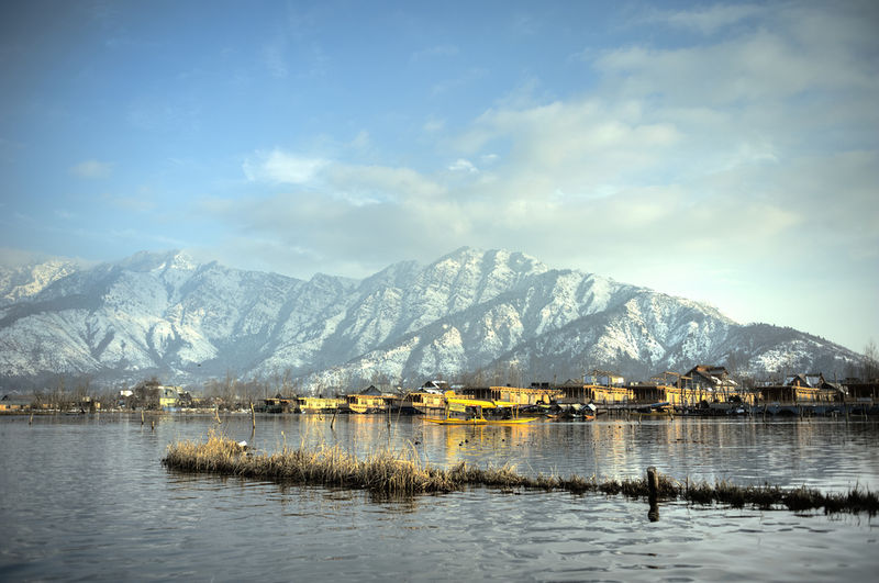 File:Dal Lake-12.jpg