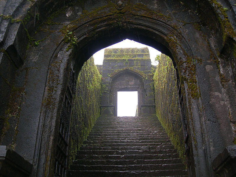 File:Fort-Raigarh-Maharashtra.jpg