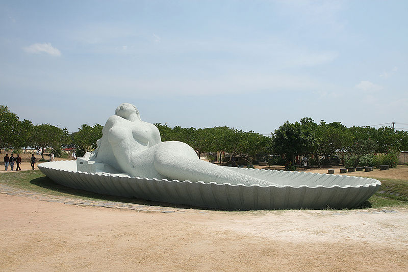 File:Shangumugham-Beach-2.jpg