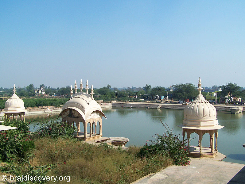 File:Kusum Sarovar Govardhan-21.jpg