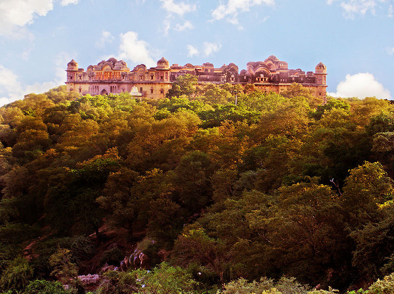 File:Jaipur-temple-barsana.jpg