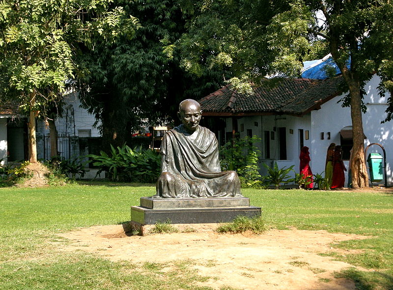 File:Statue-of-Gandhiji-Gandhi-Ashram-Ahmedabad.jpg