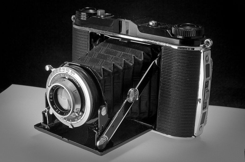 File:Photographic-Camera.jpg