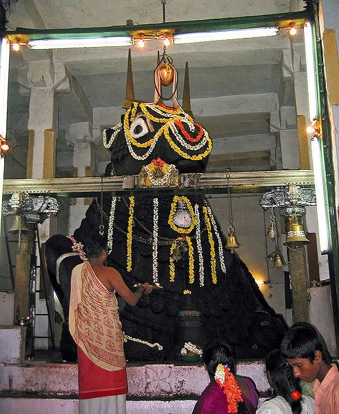 File:Bull-Temple-Bangalore-2.jpg