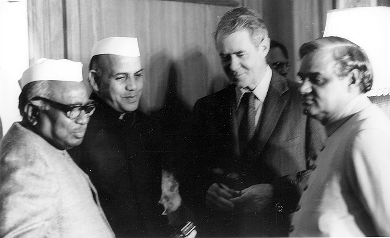 File:Atal-bihari-vajpayee-with-Jimmi-karter.jpg