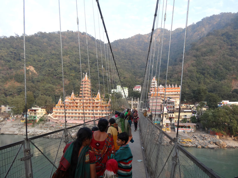 File:Lakshman-Jhula .jpg